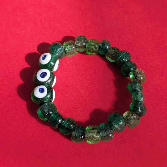 Green beaded bracelet with an eye design