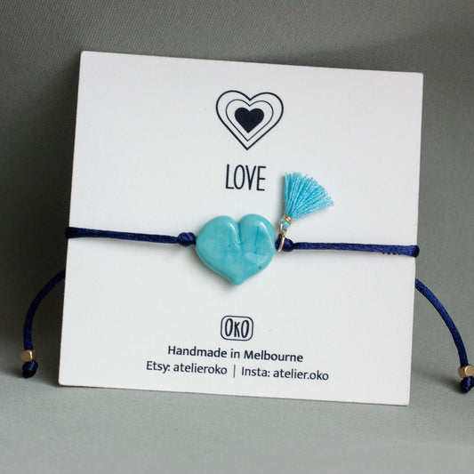 glass beaded love heart bracelet with sliding knot